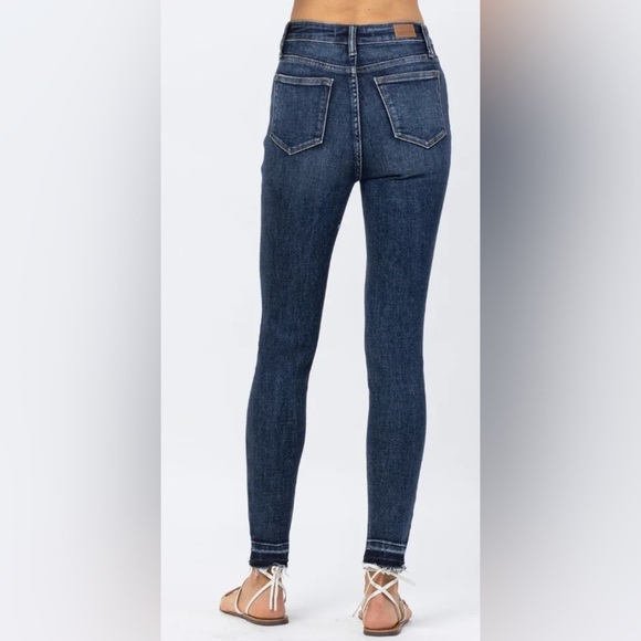 Judy Blue Kirsten Skinny Dark Wash Blue Jean Frayed Hem Size 9 Cotton Stretch - Picture 3 of 9